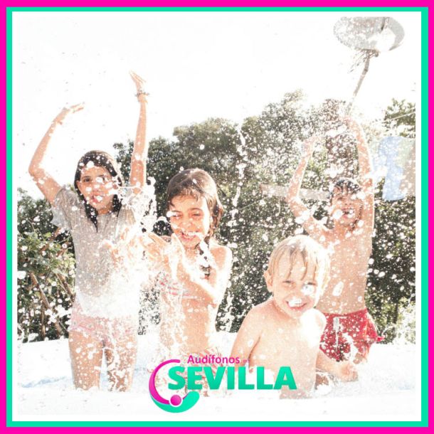 Niños en piscina